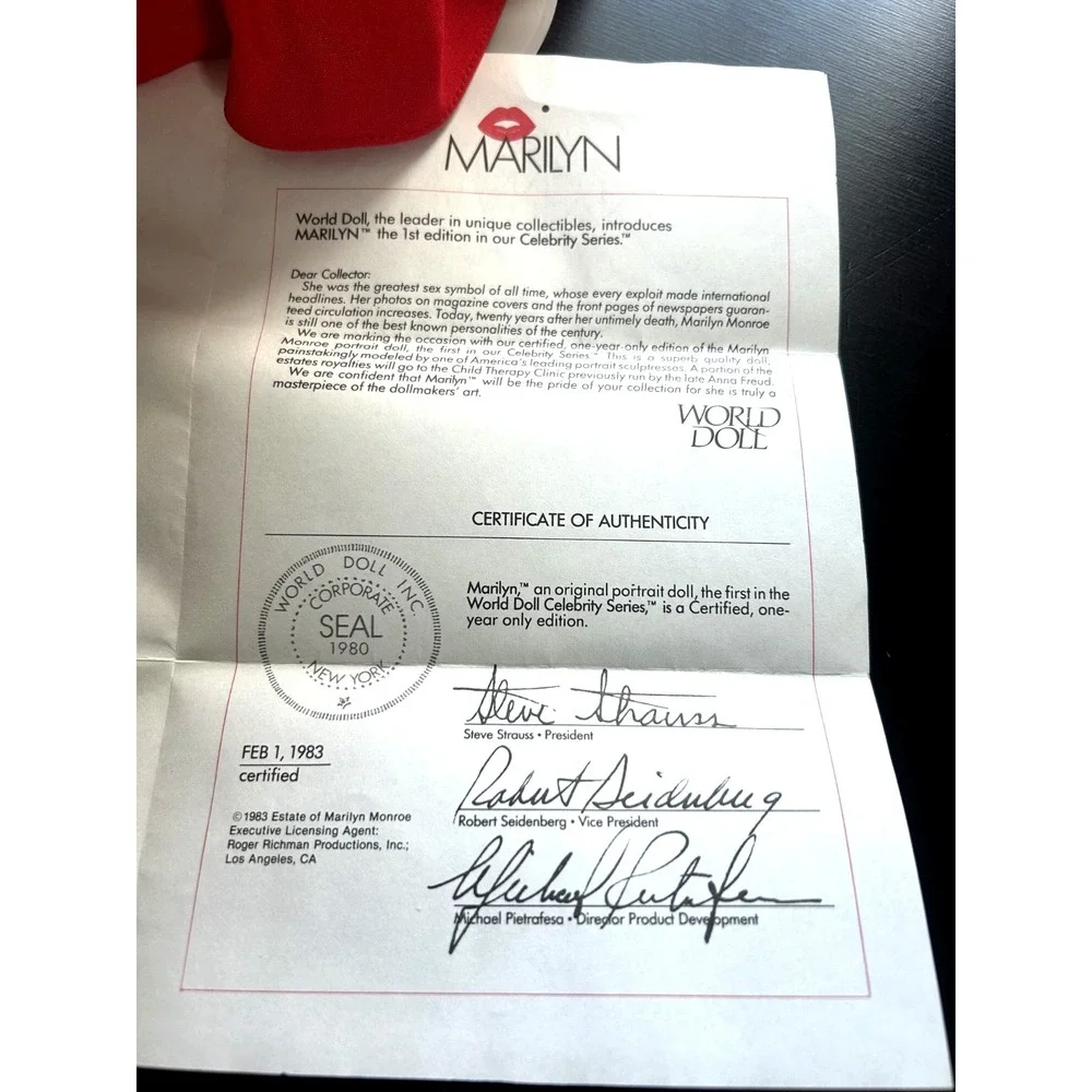 Vintage 1983 Marilyn Monroe World Doll 18" w/ Stand, Tags, and COA EUC Beautiful - Picture 6 of 6